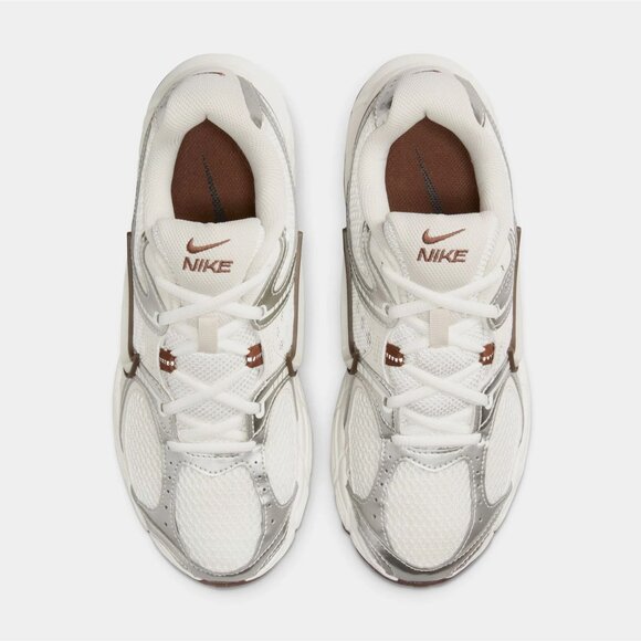 Nike V5 Runner Sneaker in Sail Light Orewood Fauna Brown & Phantom 6.5 New Women - Picture 4 of 17